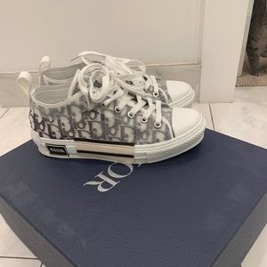 Gorgeous sneakers shoes CD logo all over